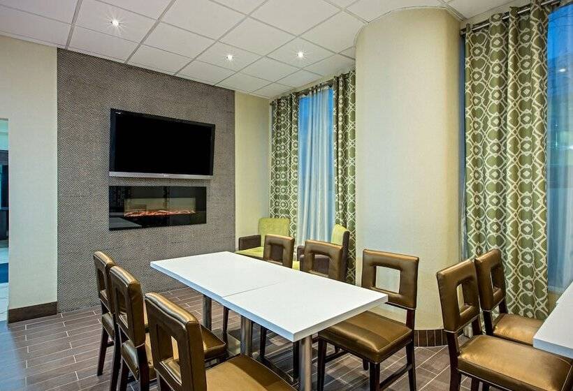 Hotell Quality Inn & Suites