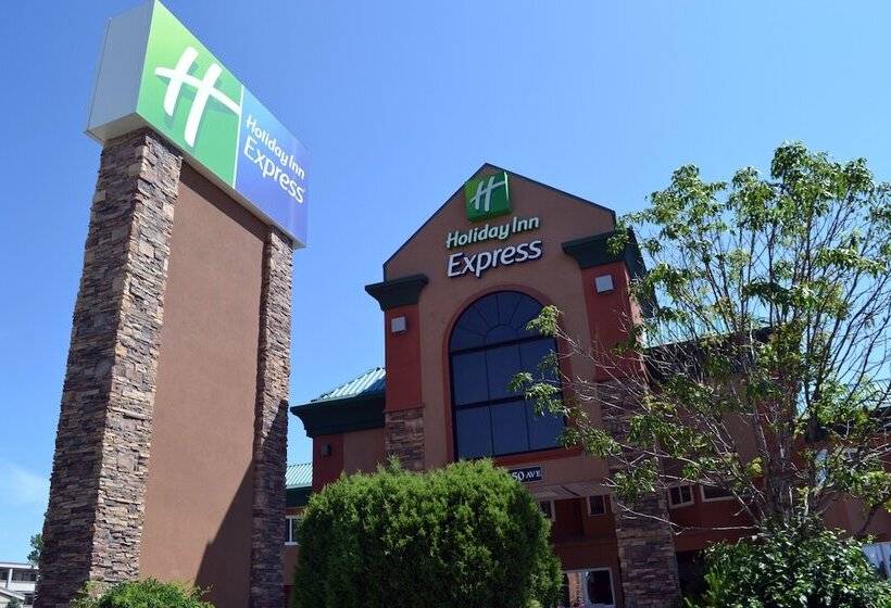 هتل Holiday Inn Express Red Deer, An Ihg
