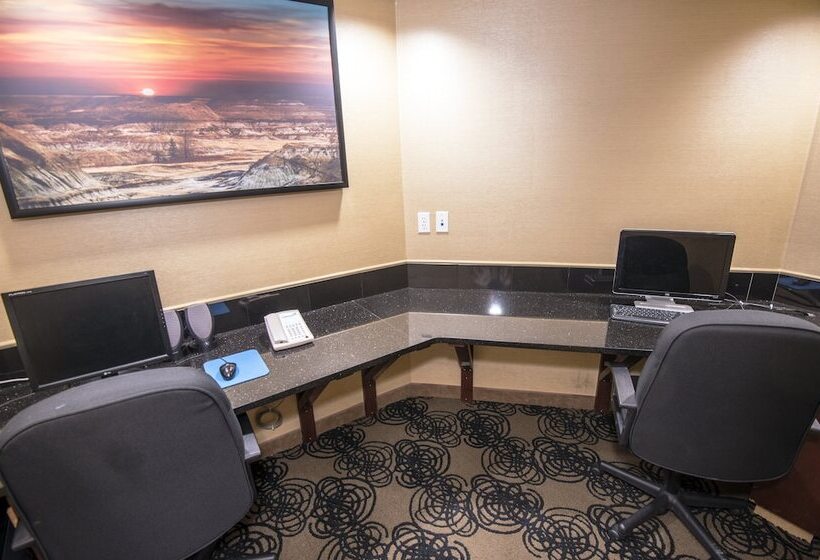 هتل Holiday Inn Express Red Deer, An Ihg