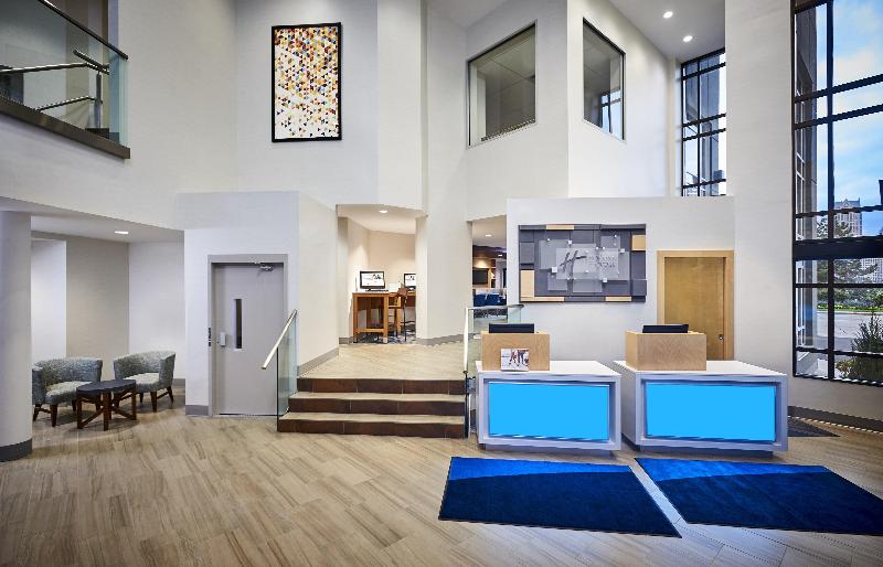 هتل Holiday Inn Express Windsor Waterfront, An Ihg