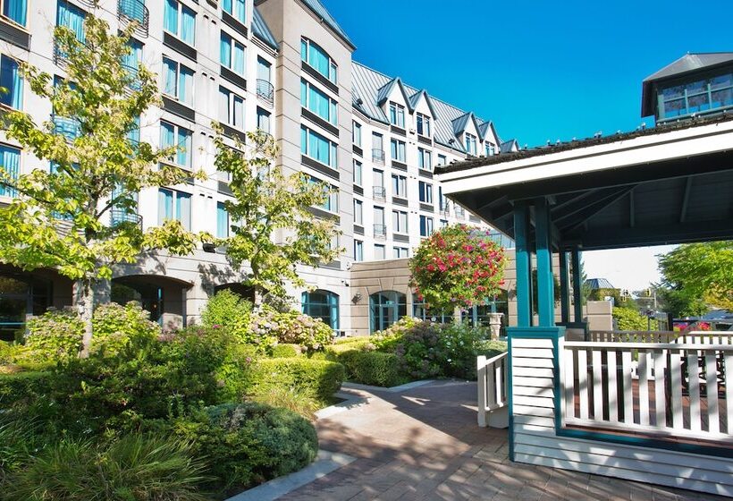 هتل Holiday Inn & Suites North Vancouver, An Ihg