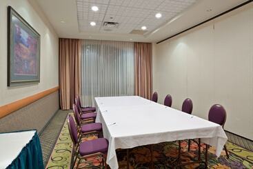 هتل Holiday Inn & Suites North Vancouver, An Ihg