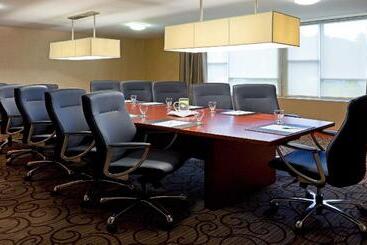 هتل Holiday Inn Oakville Centre, An Ihg