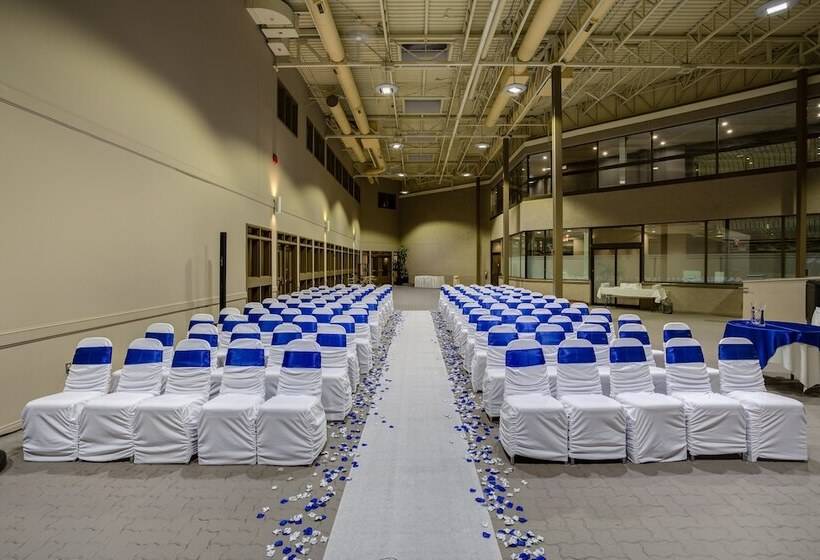 هتل Holiday Inn Sudbury, An Ihg