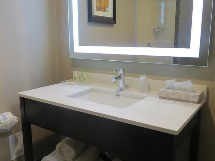 هتل Holiday Inn Sudbury, An Ihg