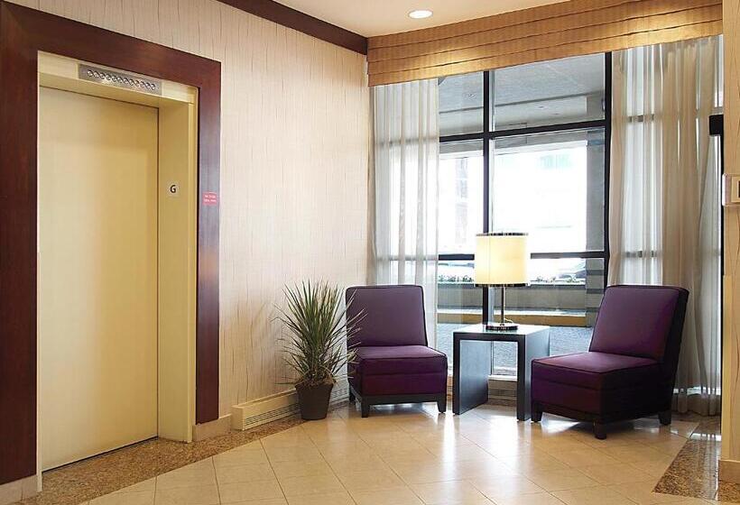 هتل Holiday Inn & Suites Winnipeg Downtown, An Ihg
