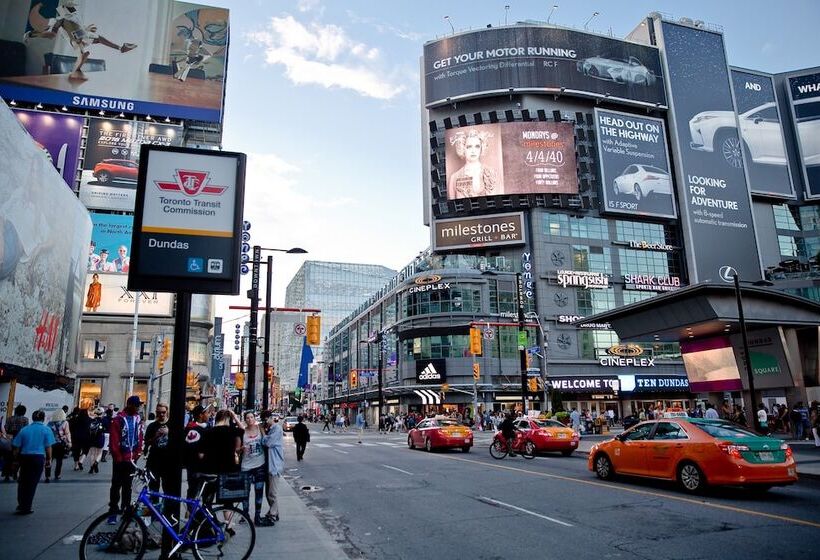 호텔 Holiday Inn Toronto Downtown Centre