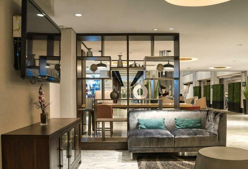 هتل Holiday Inn Toronto Downtown Centre, An Ihg