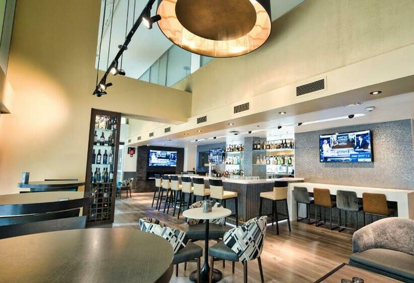 هتل Holiday Inn Toronto Downtown Centre, An Ihg