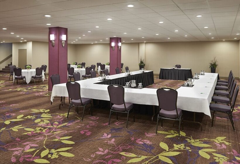 هتل Holiday Inn Toronto International Airport, An Ihg