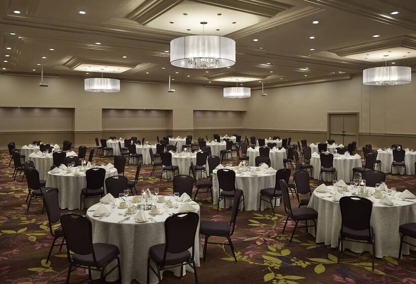 هتل Holiday Inn Toronto International Airport, An Ihg