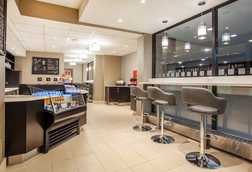 هتل Holiday Inn Toronto International Airport, An Ihg