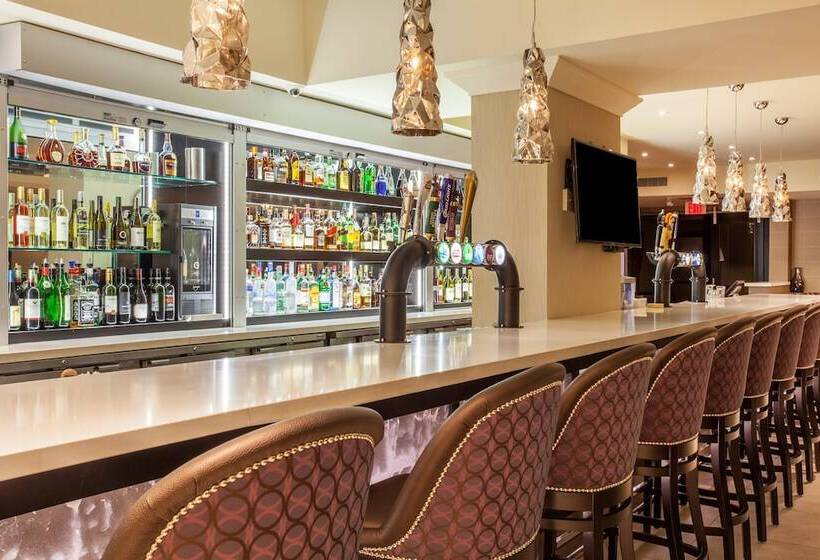 هتل Holiday Inn Toronto International Airport, An Ihg