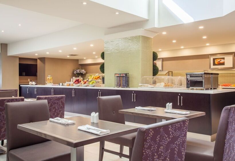 هتل Holiday Inn Toronto International Airport, An Ihg