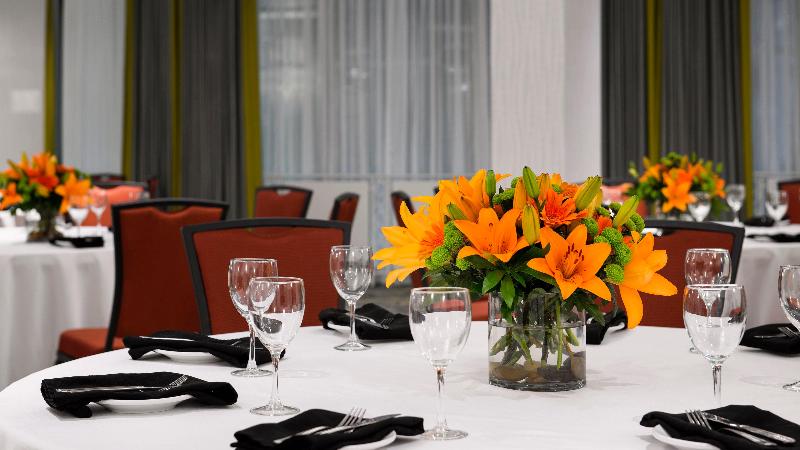 هتل Holiday Inn & Suites Vancouver Downtown, An Ihg