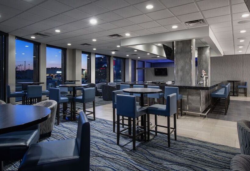 هتل Holiday Inn Winnipeg   Airport West, An Ihg