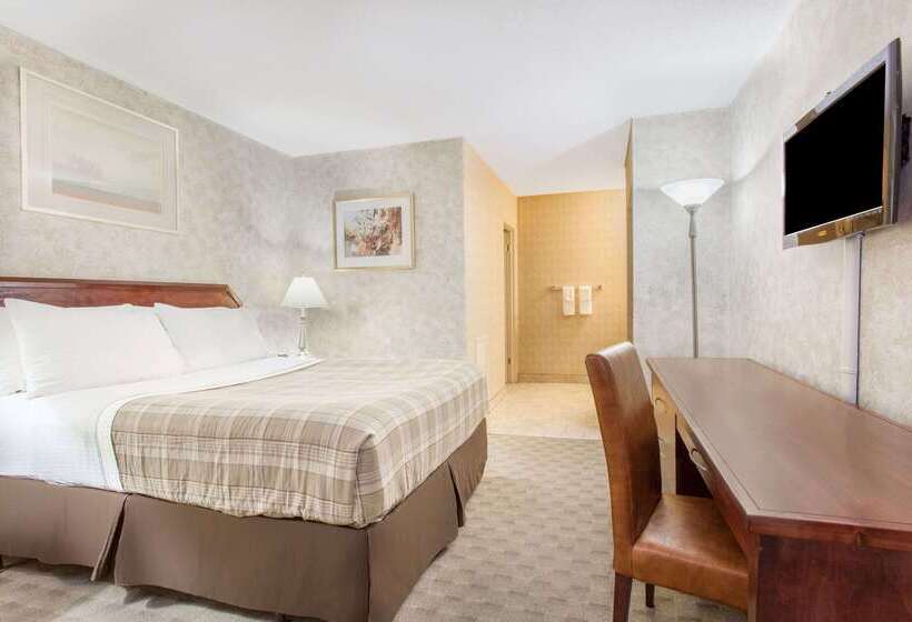 هتل Howard Johnson By Wyndham Kingston