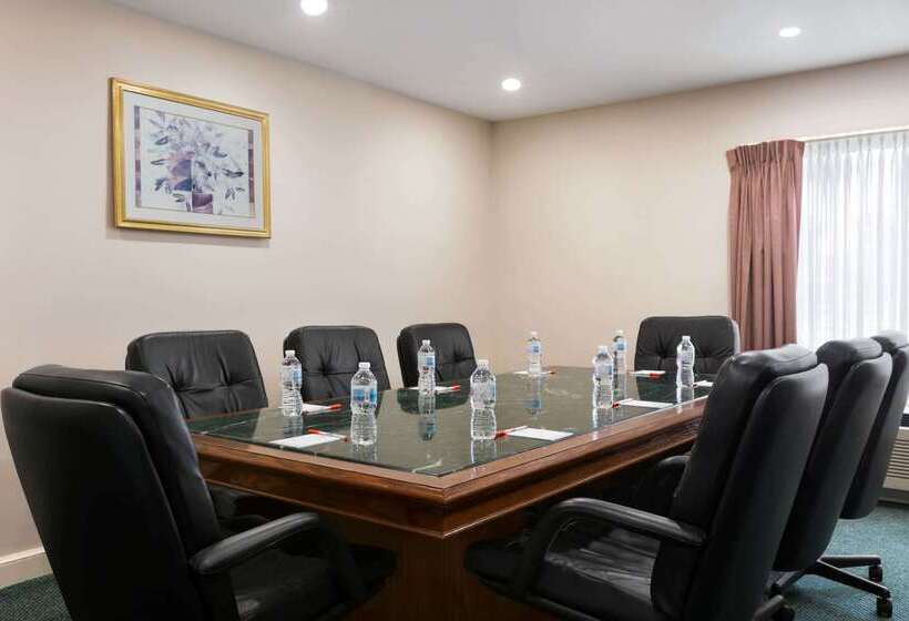هتل Surestay Plus By Best Western Windsor