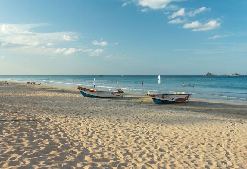هتل Nilaveli Beach