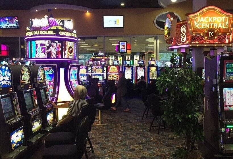 هتل North Star Inn & Suites