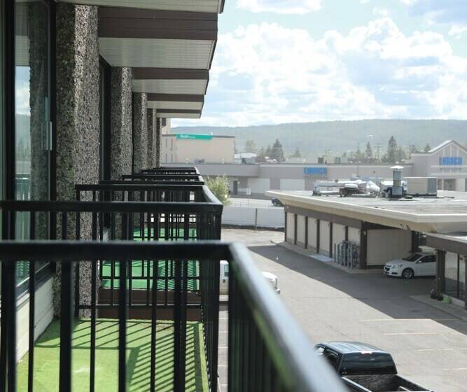 هتل North Star Inn & Suites
