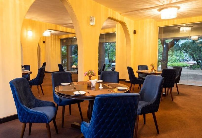 هتل Peacock Beach Resort & Spa