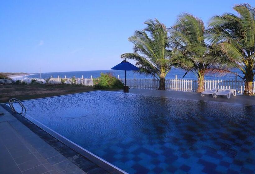 هتل Peacock Beach Resort & Spa