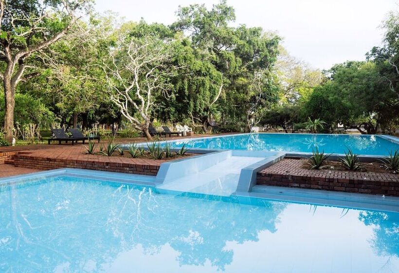 هتل Peacock Beach Resort & Spa