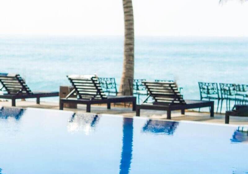 هتل Peacock Beach Resort & Spa