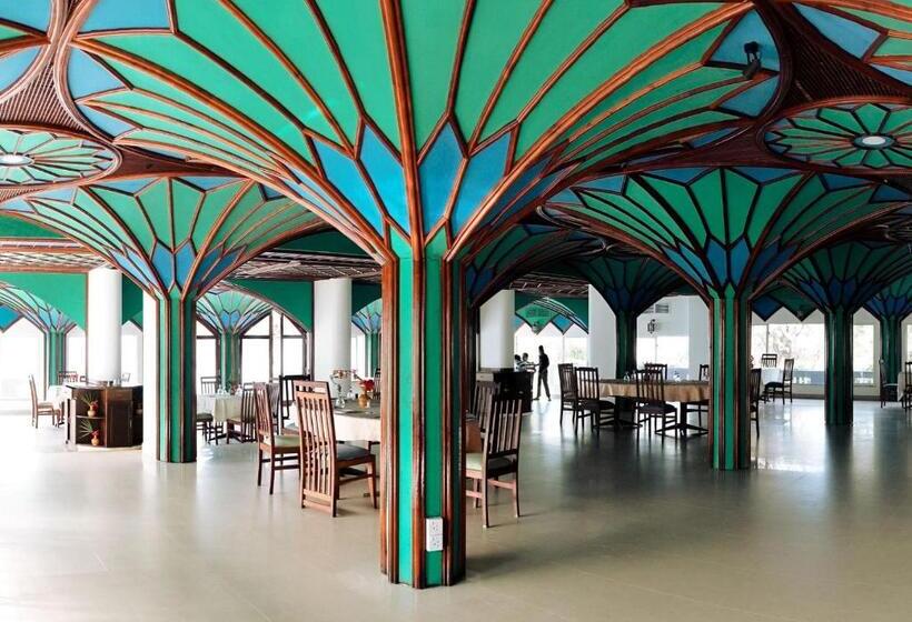 هتل Peacock Beach Resort & Spa