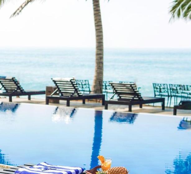 هتل Peacock Beach Resort & Spa
