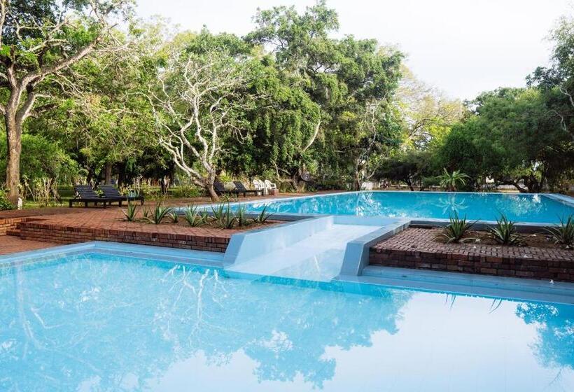هتل Peacock Beach Resort & Spa
