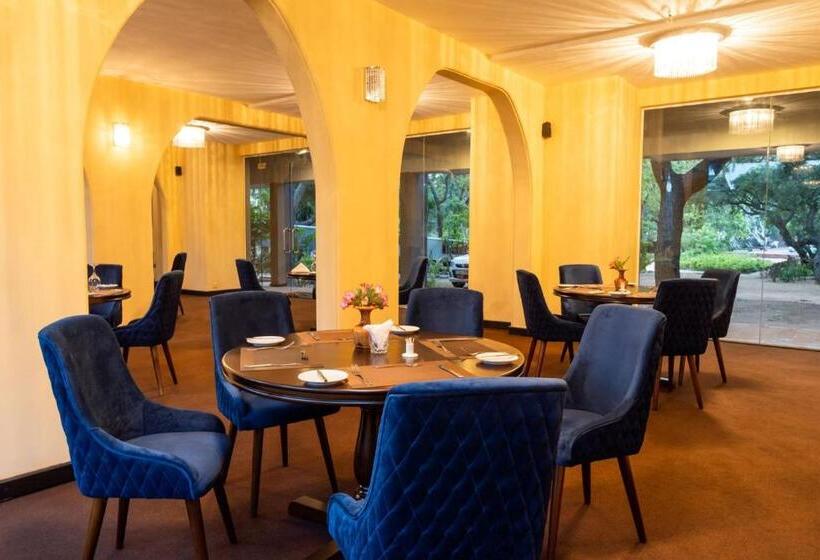 هتل Peacock Beach Resort & Spa