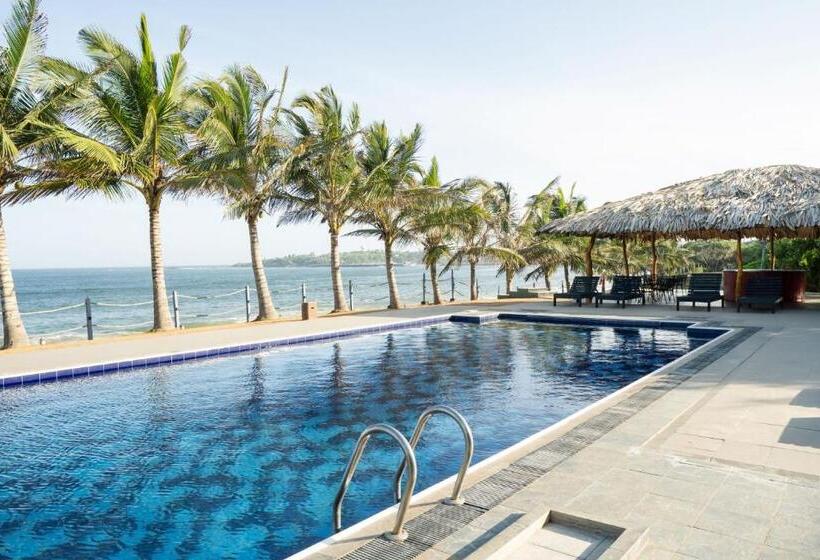 هتل Peacock Beach Resort & Spa