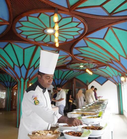 هتل Peacock Beach Resort & Spa