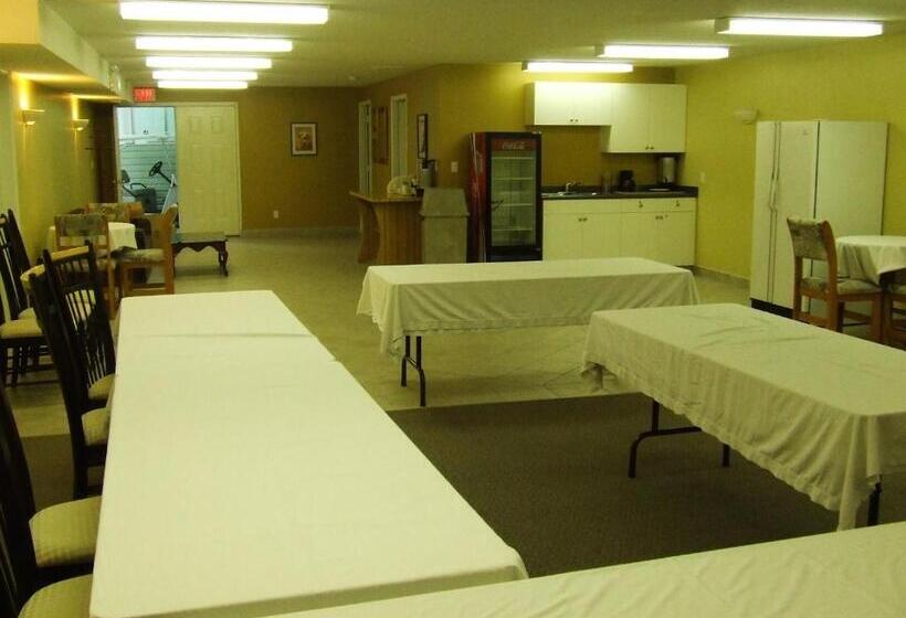 فندق Ponderosa Motor Inn