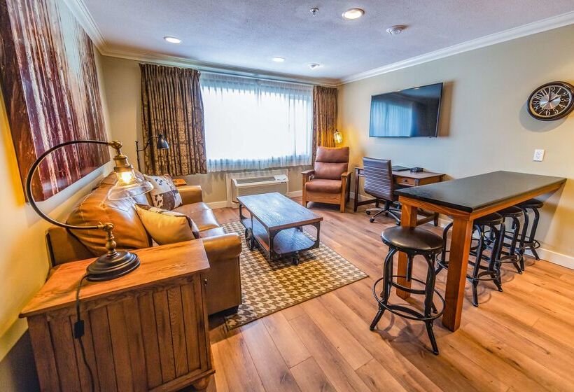 Prestige Hudson Bay Lodge & Conference Centre, Worldhotels Crafted Collection