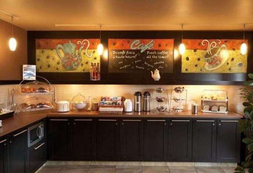 هتل Quality Inn & Suites Pe Trudeau Airport