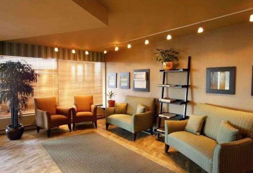 هتل Quality Inn & Suites Pe Trudeau Airport