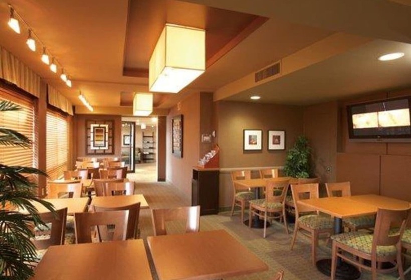 هتل Quality Inn & Suites Pe Trudeau Airport