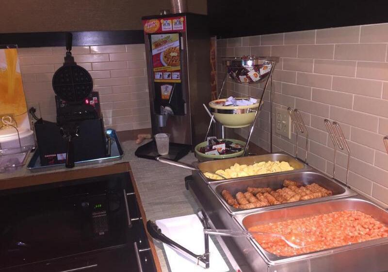 هتل Quality Inn & Suites Pe Trudeau Airport