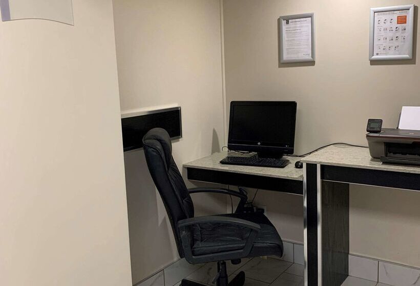 هتل Quality Inn & Conference Centre Downtown