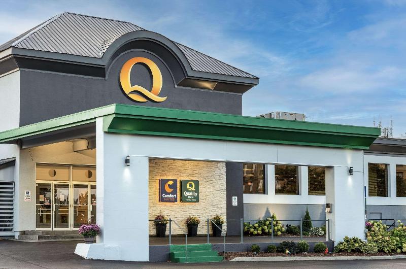 هتل Quality Inn & Conference Centre Kingston Central
