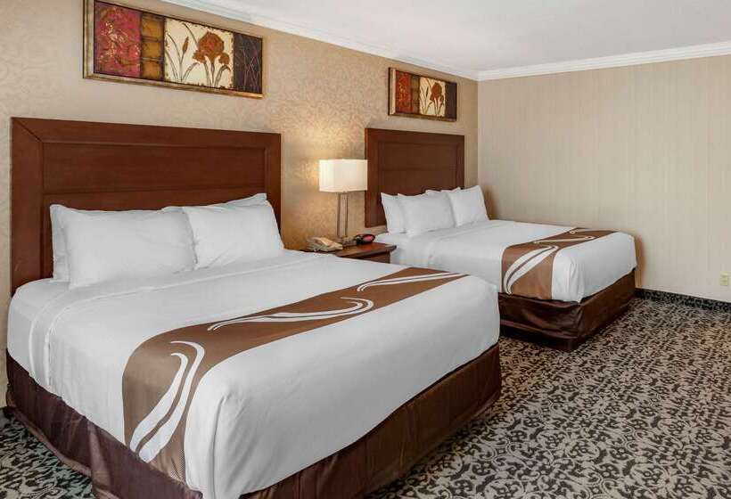 בית מלון כפרי Quality Inn & Conference Centre