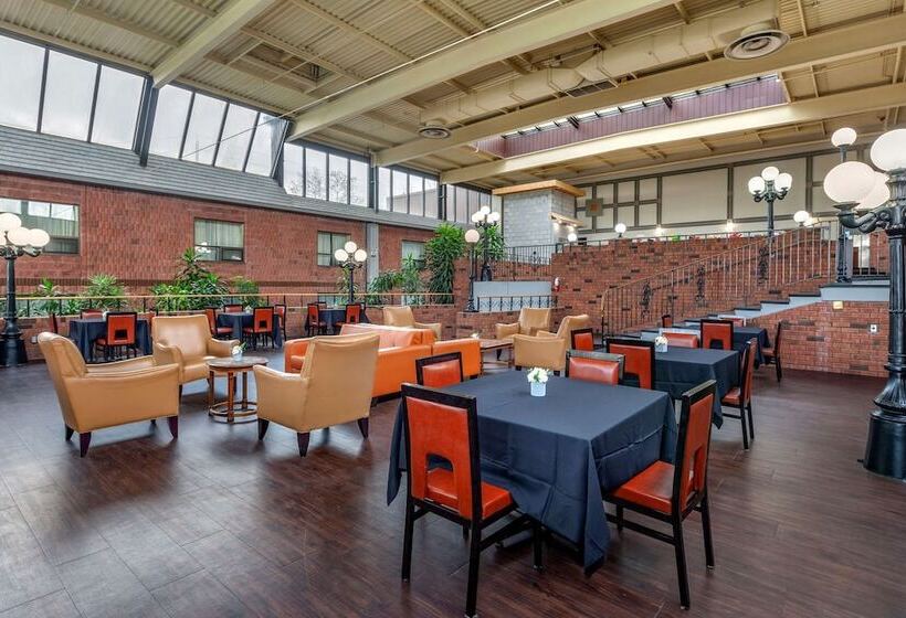 酒店 Quality Inn & Conference Centre