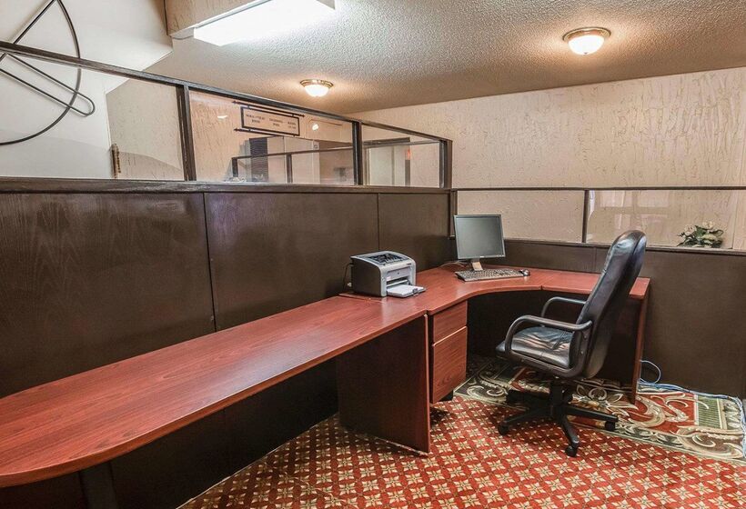 هتل Quality Inn & Conference Centre