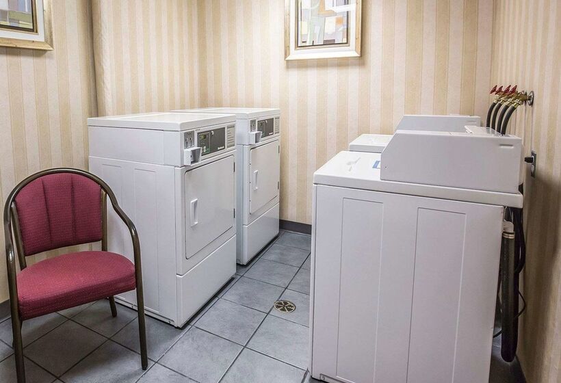 هتل Quality Inn & Conference Centre