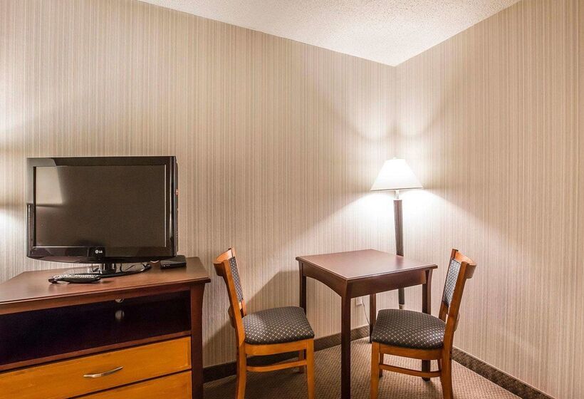 هتل Quality Inn & Conference Centre