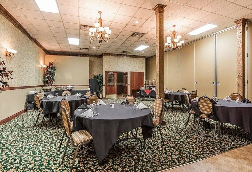 هتل Quality Inn & Conference Centre