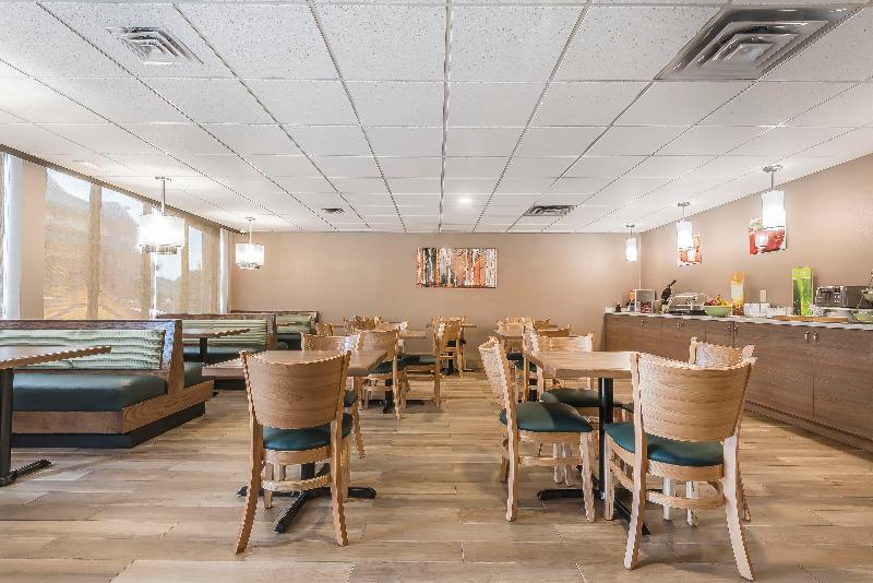 هتل Quality Inn & Suites Downtown
